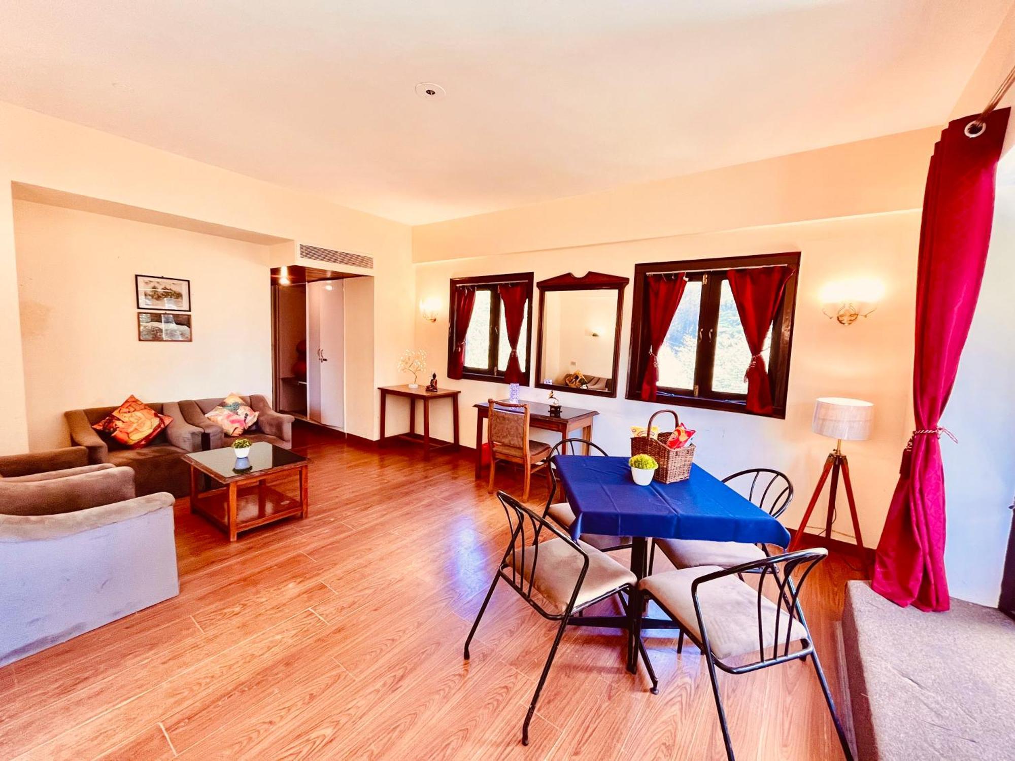 Sagar Resort !! Mountain View ! Luxury Stay ! Family Resort ! Private Parking ! Near Mall Road Manāli Dış mekan fotoğraf