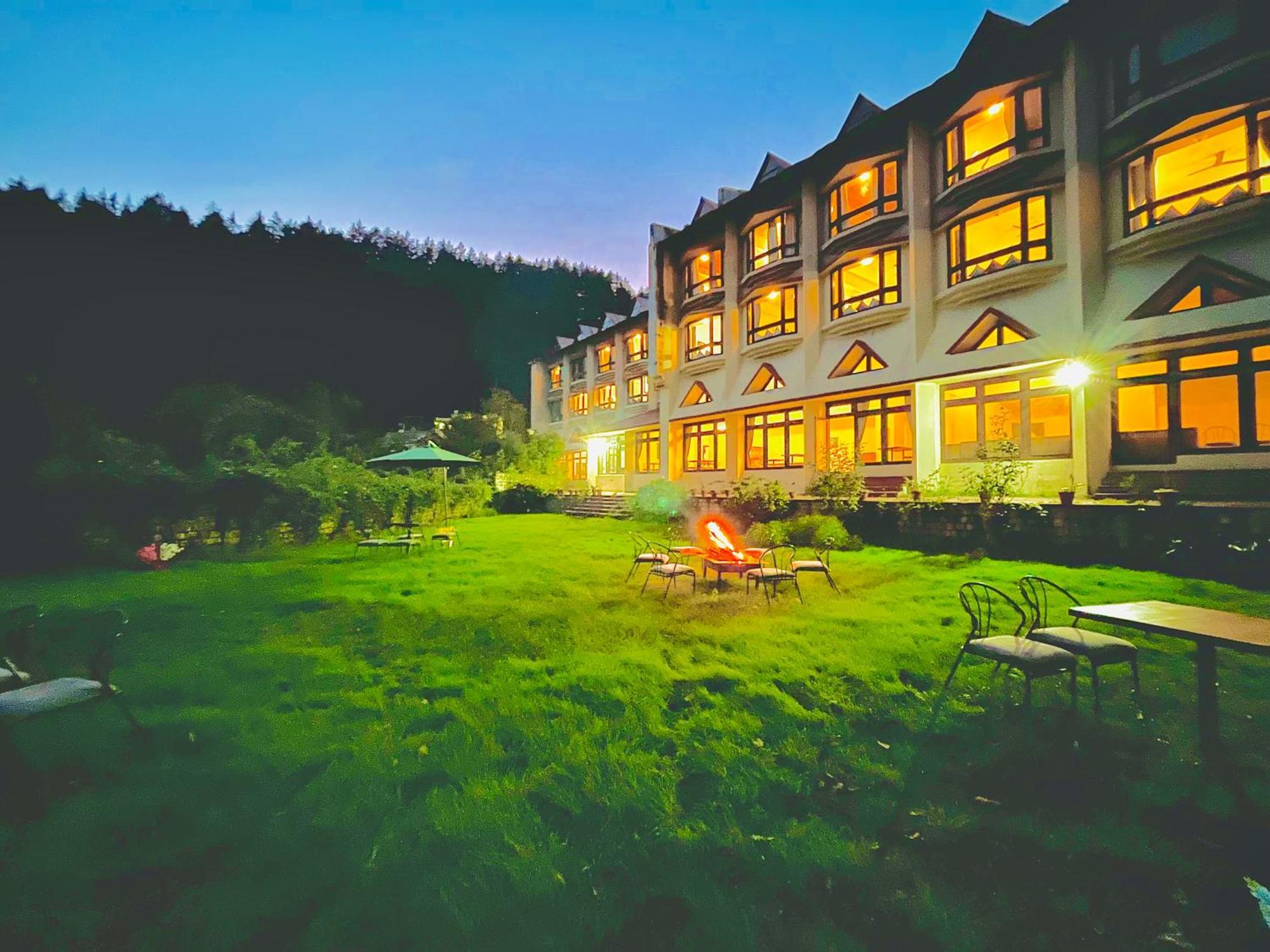 Sagar Resort !! Mountain View ! Luxury Stay ! Family Resort ! Private Parking ! Near Mall Road Manāli Dış mekan fotoğraf