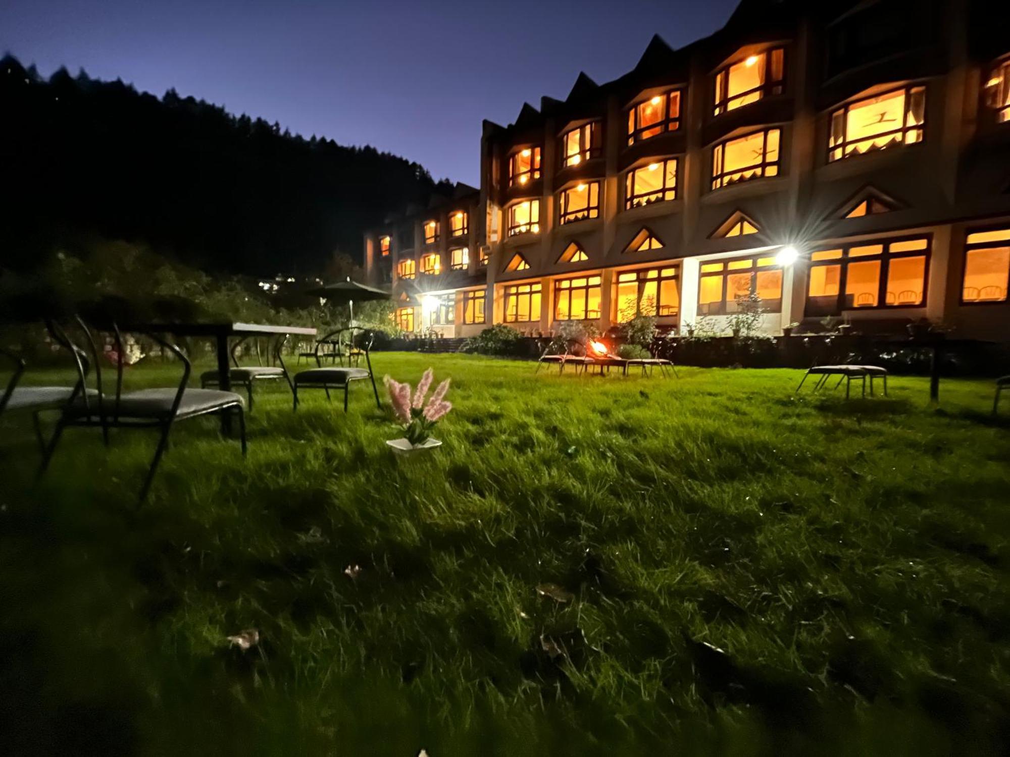 Sagar Resort !! Mountain View ! Luxury Stay ! Family Resort ! Private Parking ! Near Mall Road Manāli Dış mekan fotoğraf
